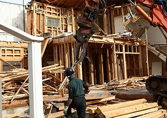 解体工事着工