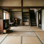 解体工事前に家財整理が進んだ徳島の木造住宅の室内風景