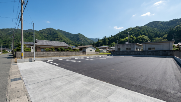 解体後の舗装工事　コンクリートとアスファルトの費用