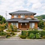 一戸建てを解体しようとしている様子