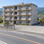 マンションの解体を控えている様子